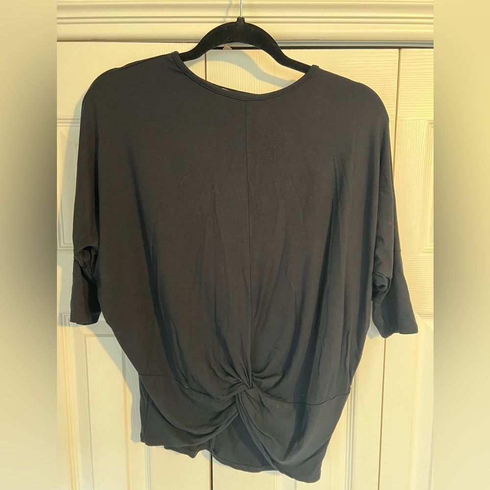 3/$30 NWT Gaze Dlta Knot Front Top XS